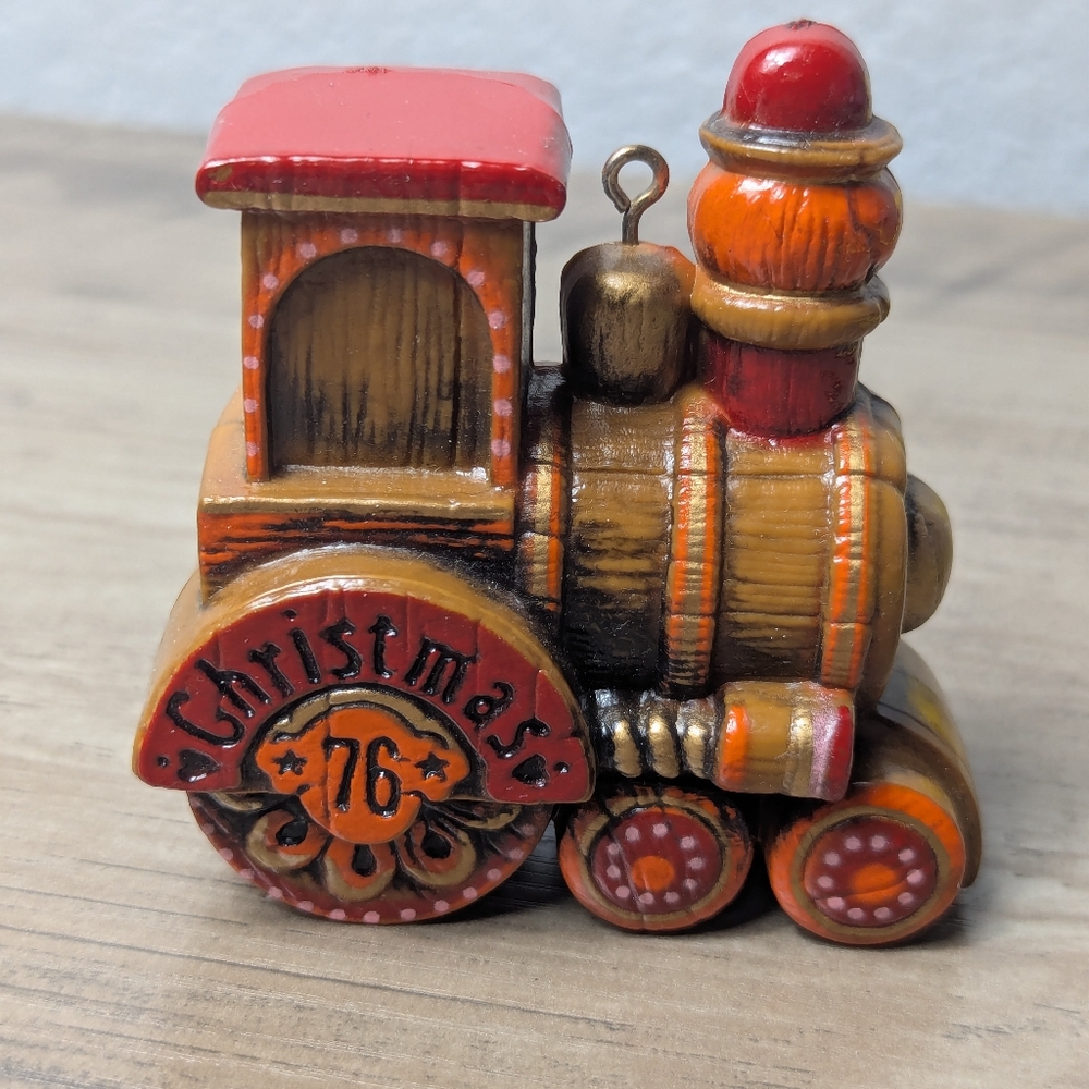 1976 Hallmark Christmas Train Faux Wood Style Holiday Ornament 3”x3”